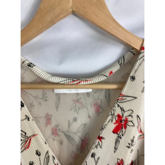 ASTR the Label V Neck Pleated Floral Crop Long Sleeve Top Size Medium - Picture 4 of 5